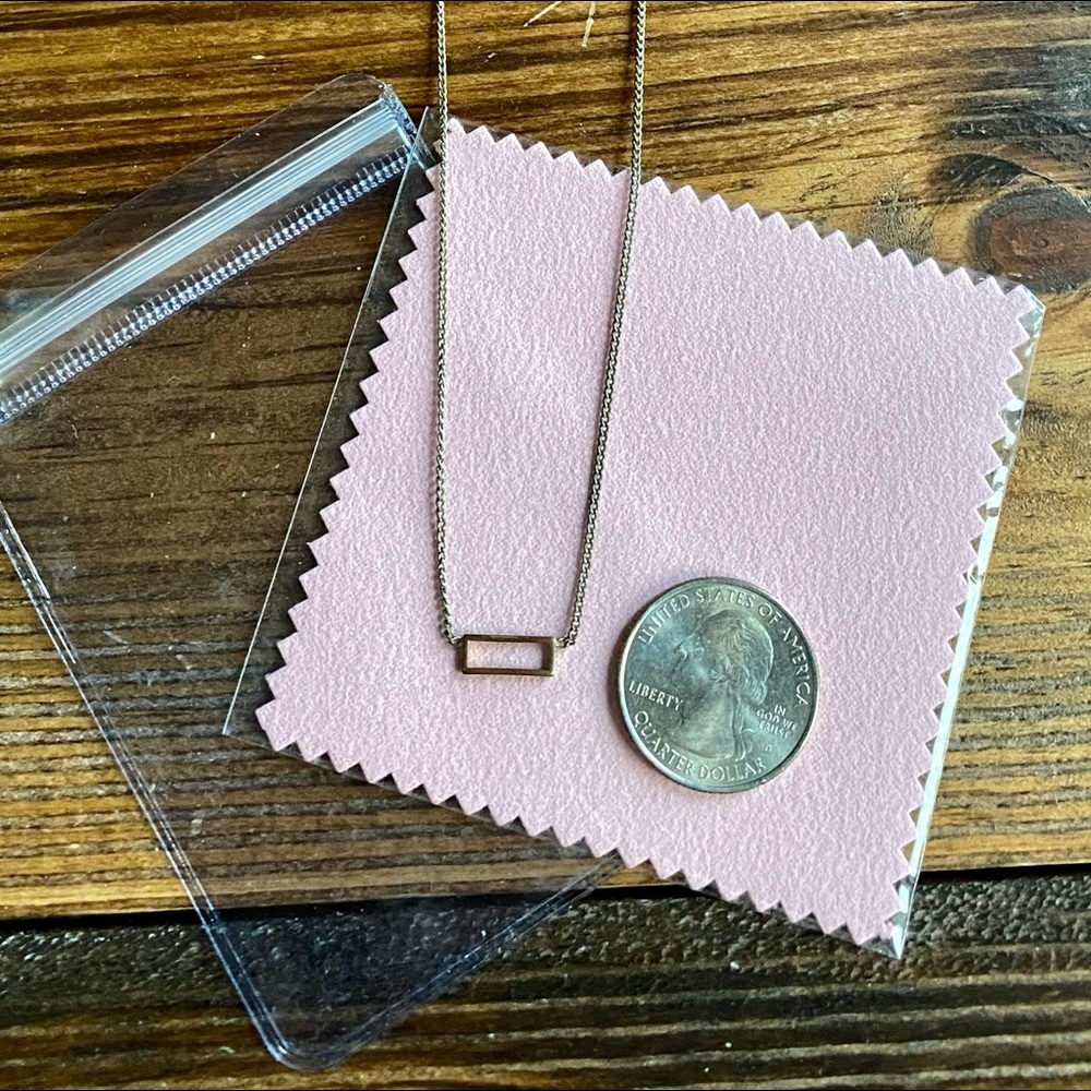 Minimal Rectangle Pendant Necklace